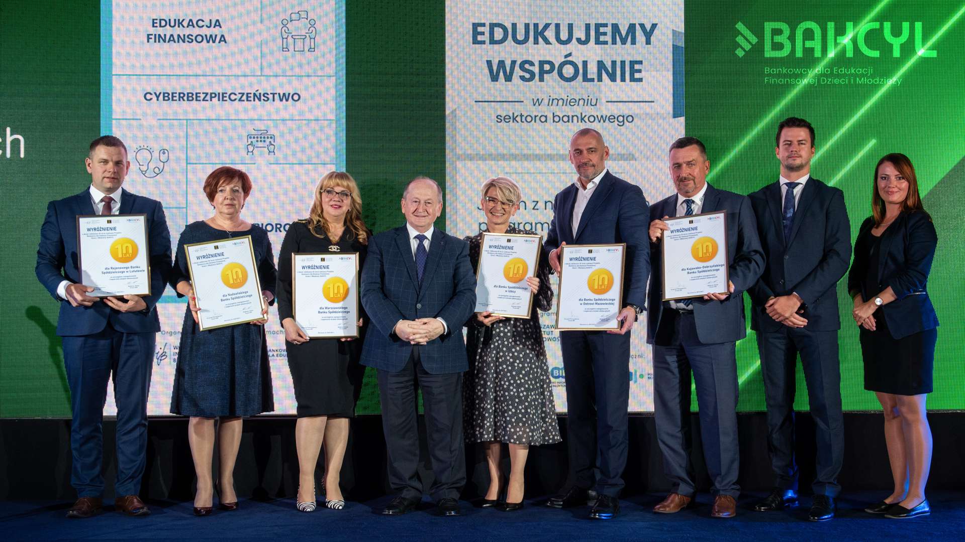 Wyróżnienia dla banków spółdzielczych z okazji Jubileuszu 10-lecia Projektu Bankowcy dla Edukacji Finansowej Dzieci i Młodzieży BAKCYL - Forum Liderów Banków Spółdzielczych 2022 - FLBS - 20 września 2022 r.