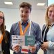 Polacy na podium Europejskiego Quizu Finansowego! Barbara Wiśniewska, Przemysław Ćmachowski orasz ich opiekunka Joanna Potera. 15-16 maja 2023 r. Bruksela.